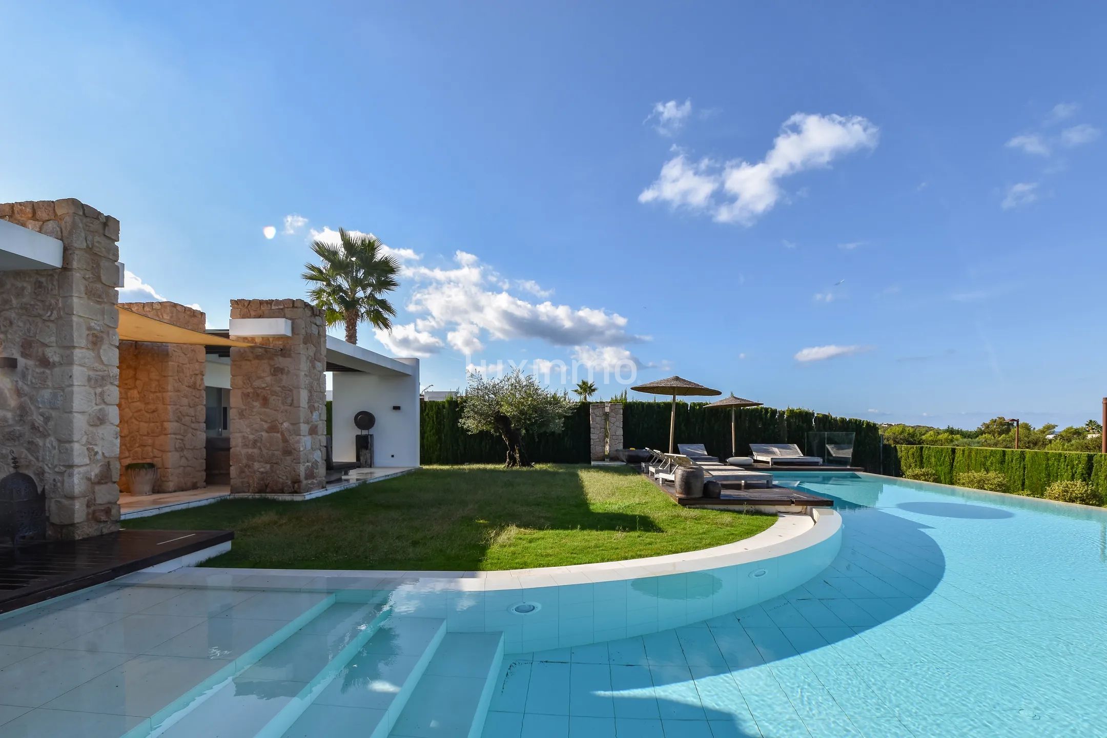 Villa in a luxury urbanization at Cala Conta