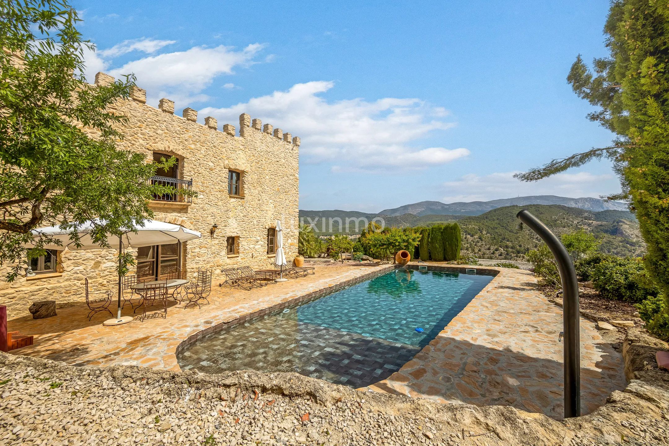 Renoviertes Schloss in Relleu