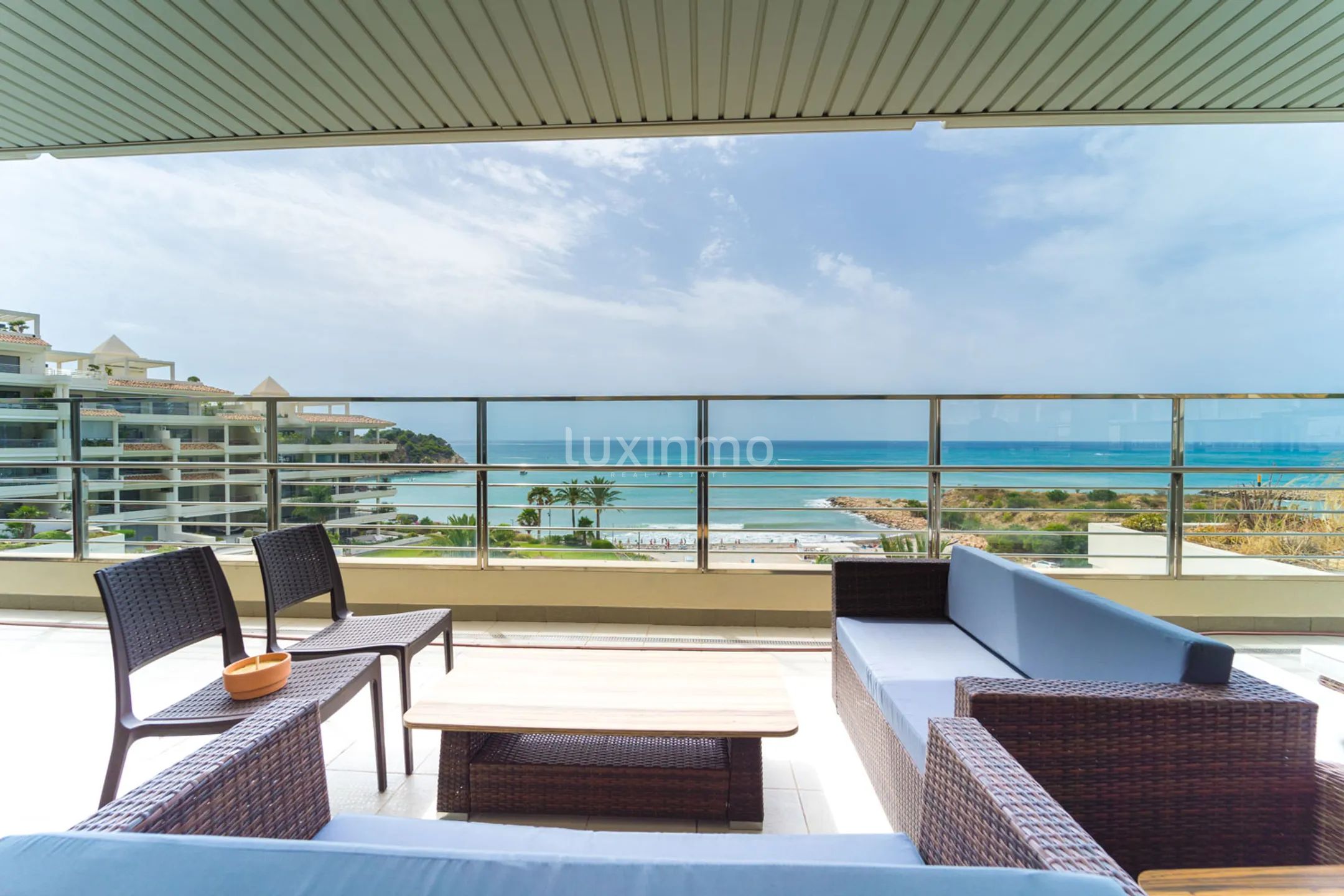 Beachfront penthouse with sea views in Altea