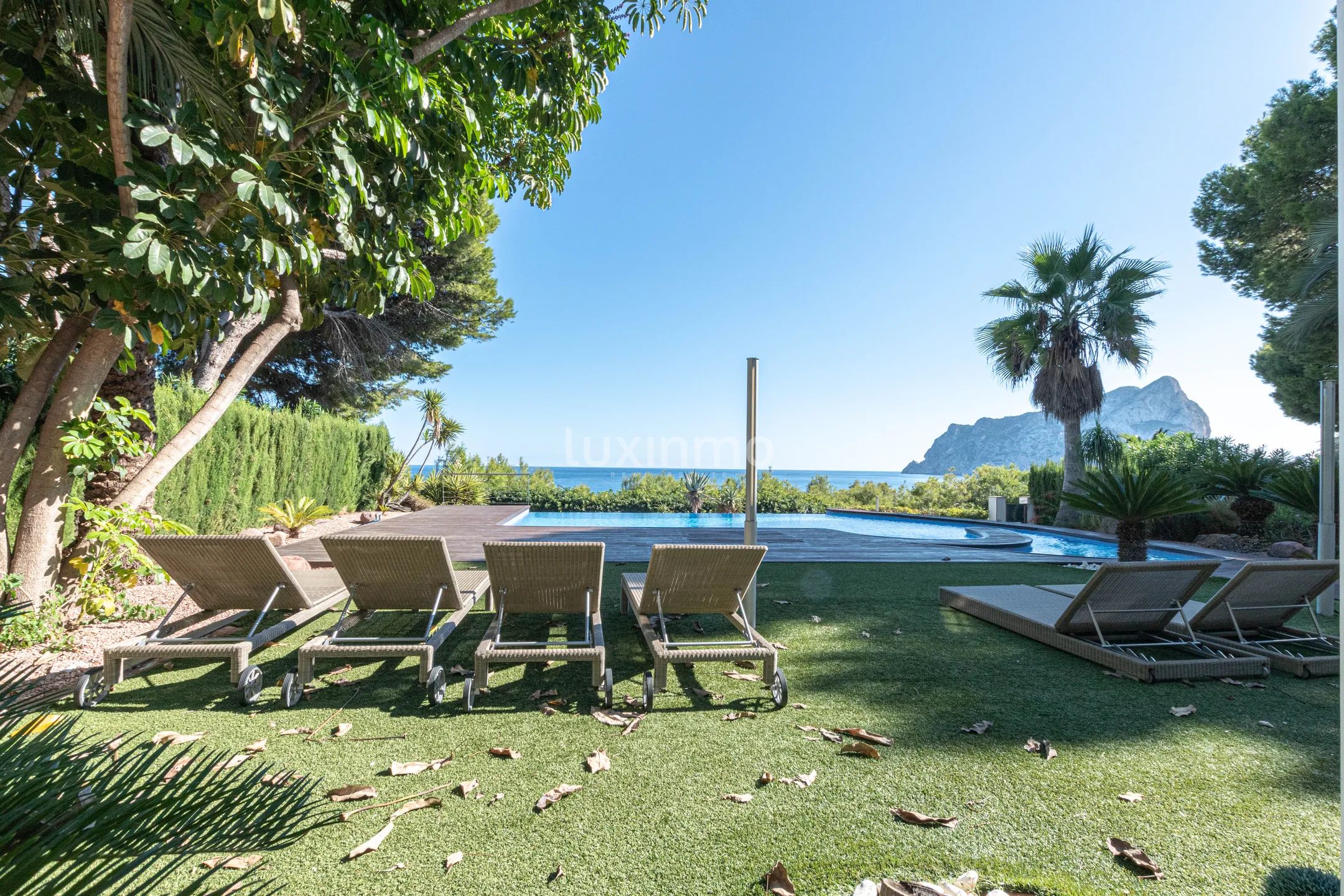 Villa for sale on the coast of Calpe with open sea views